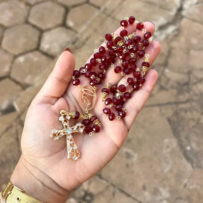 Terço de Cristal – vermelho transparente/dourado