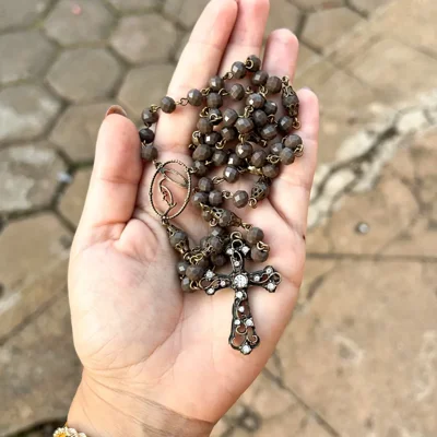 Terço de Cristal – cinza/envelhecido