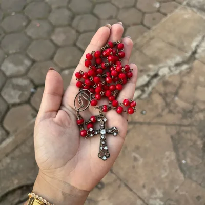 Terço de Cristal – vermelho/envelhecido